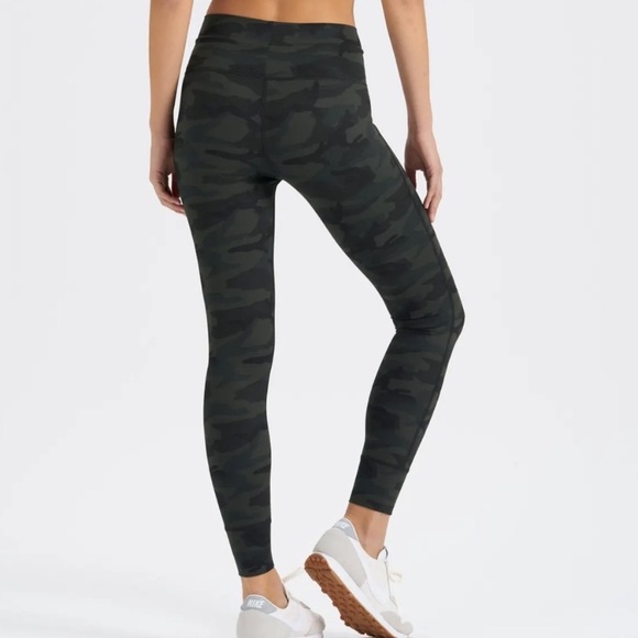 Vuori comfortable work out pants ❤️❤️❤️ - Picture 4 of 4